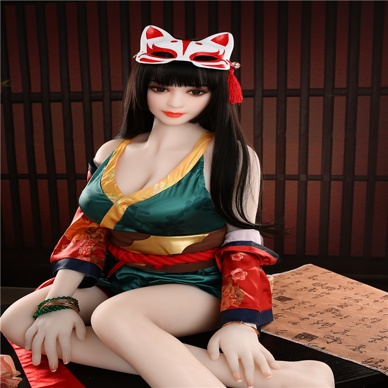 Японска симулация на силиконова кукла